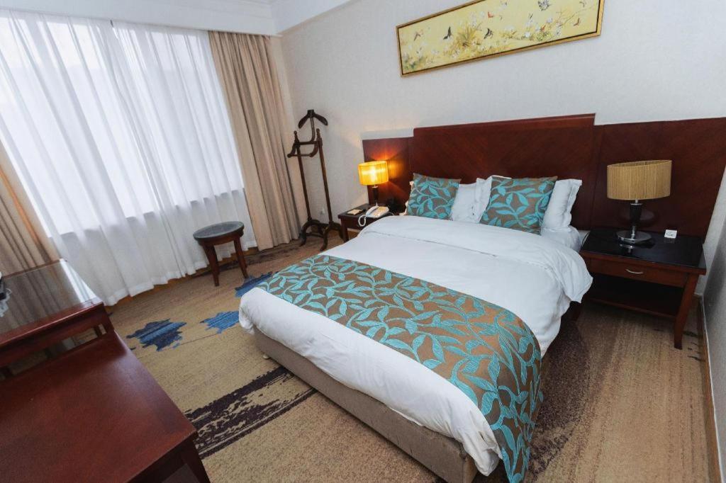 Qingdao Royal Garden Hotel Exterior photo