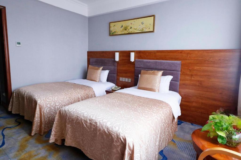 Qingdao Royal Garden Hotel Exterior photo