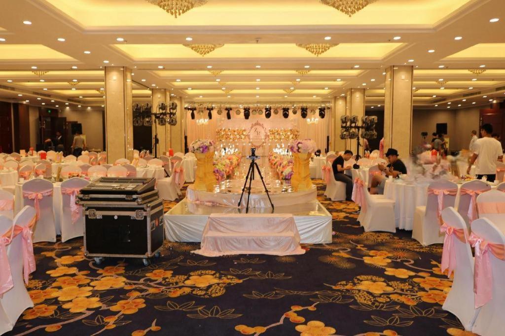 Qingdao Royal Garden Hotel Exterior photo
