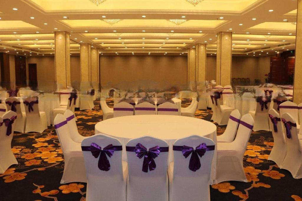 Qingdao Royal Garden Hotel Exterior photo