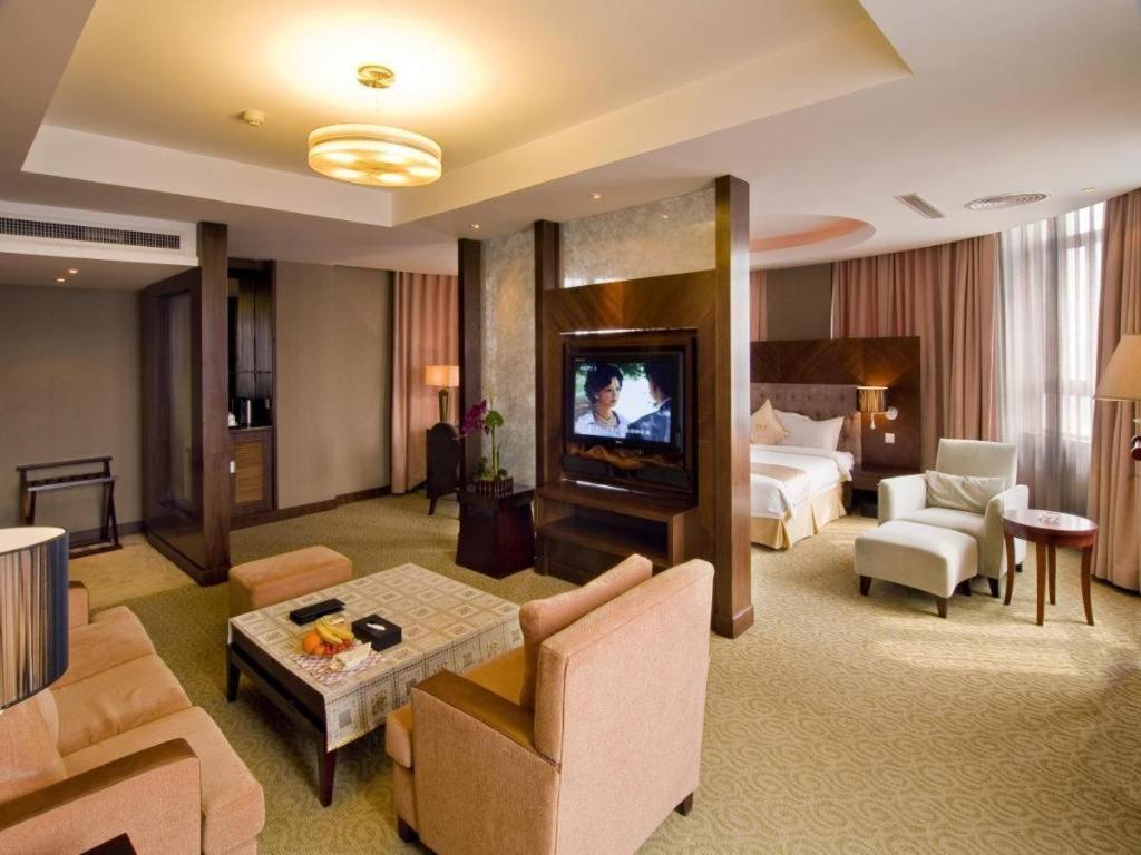Qingdao Royal Garden Hotel Exterior photo